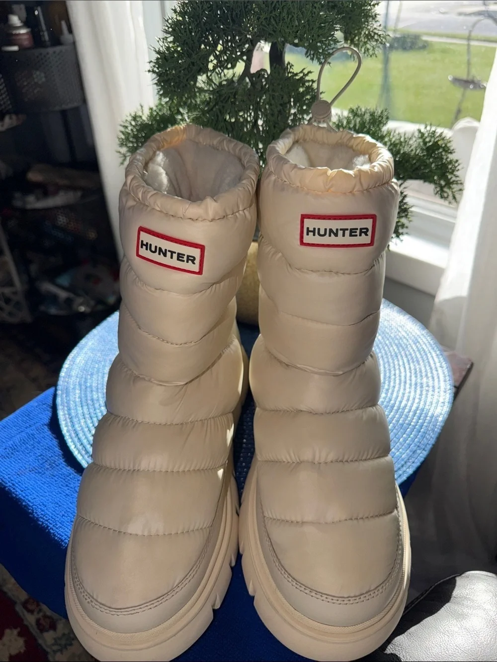 Hunter Women’s Puffer Boots in Cream
